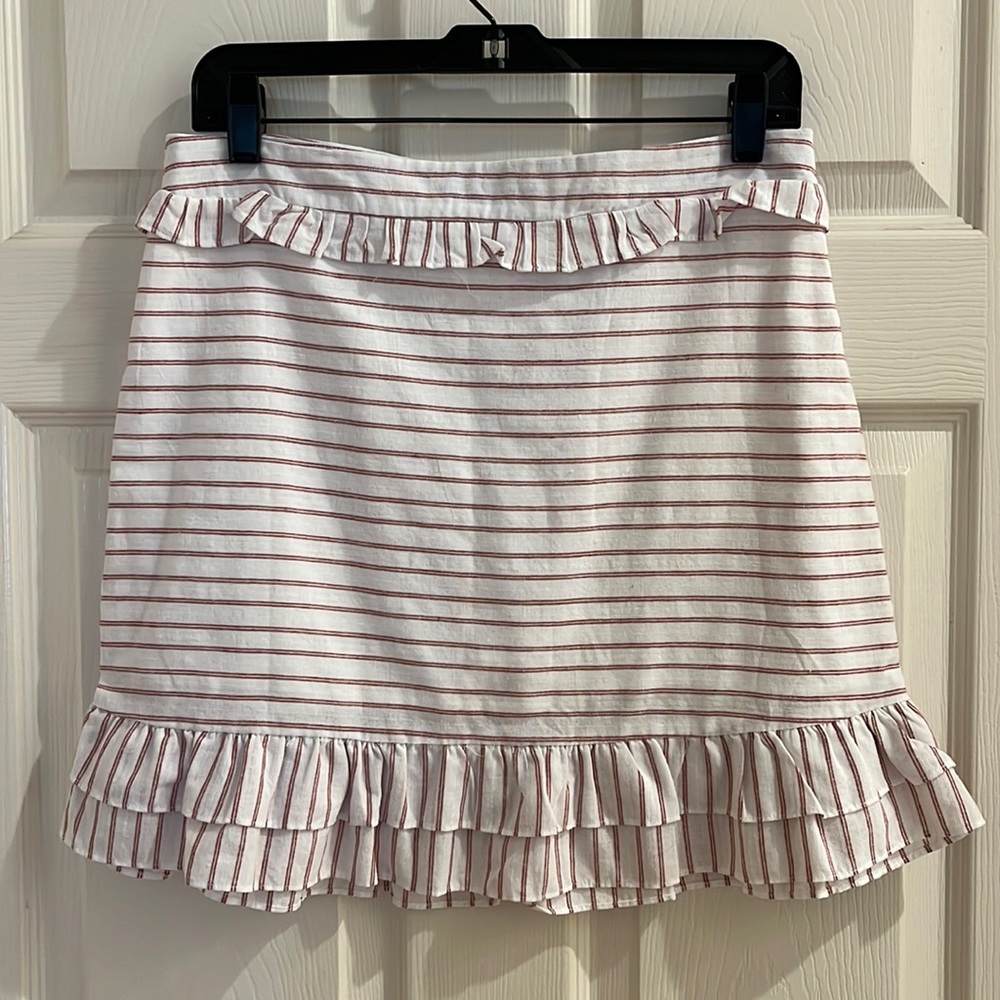 Aqua skirt with ruffle.